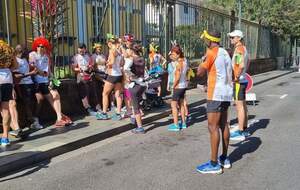 Le coach perplexe devant ses coureurs 